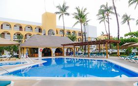 Costa Alegre Hotel & Suites